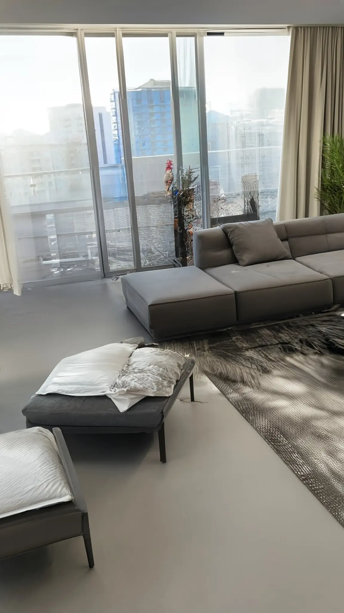 Transform Your Space with a Modern Minimalist Living-Room Design