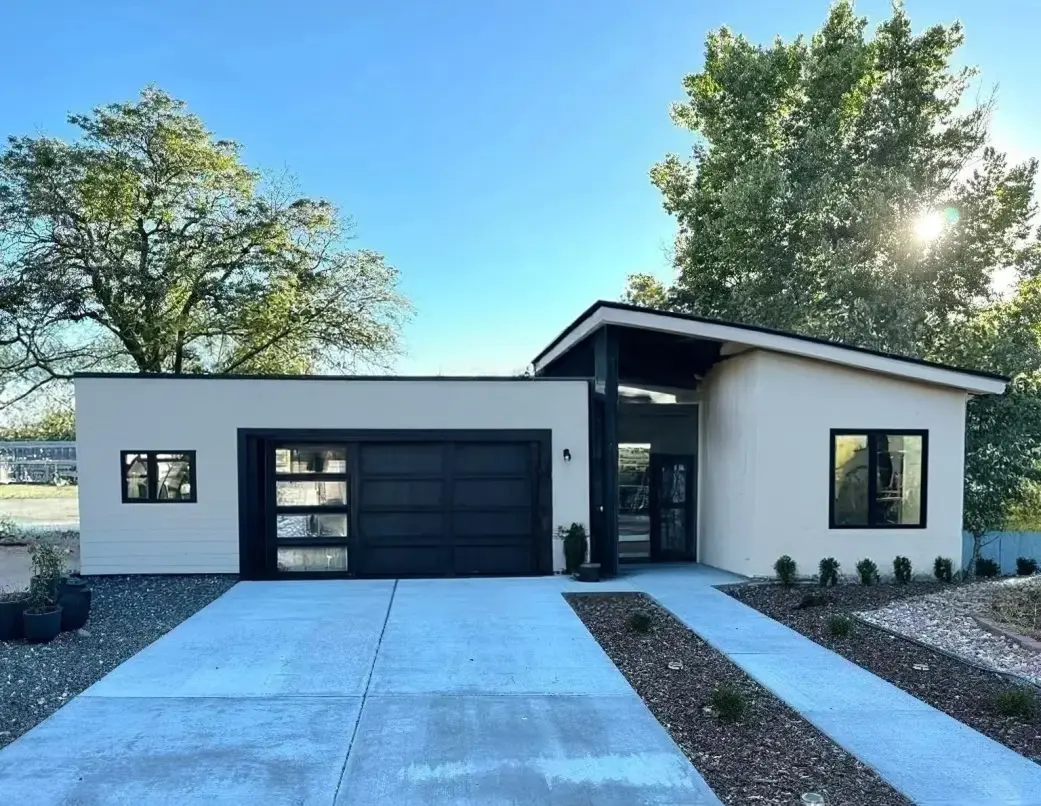 Modern Siding Remodel for a Contemporary Home Look