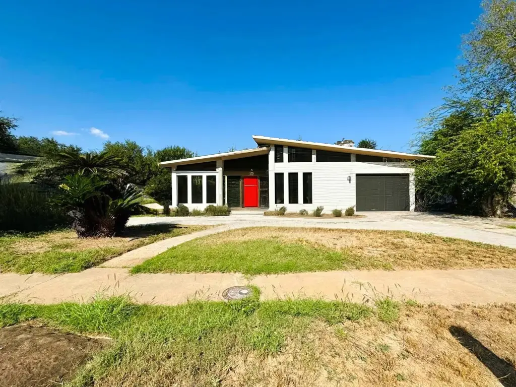 Mid-Century Modern Exterior Upgrade for Enhanced Curb Appeal