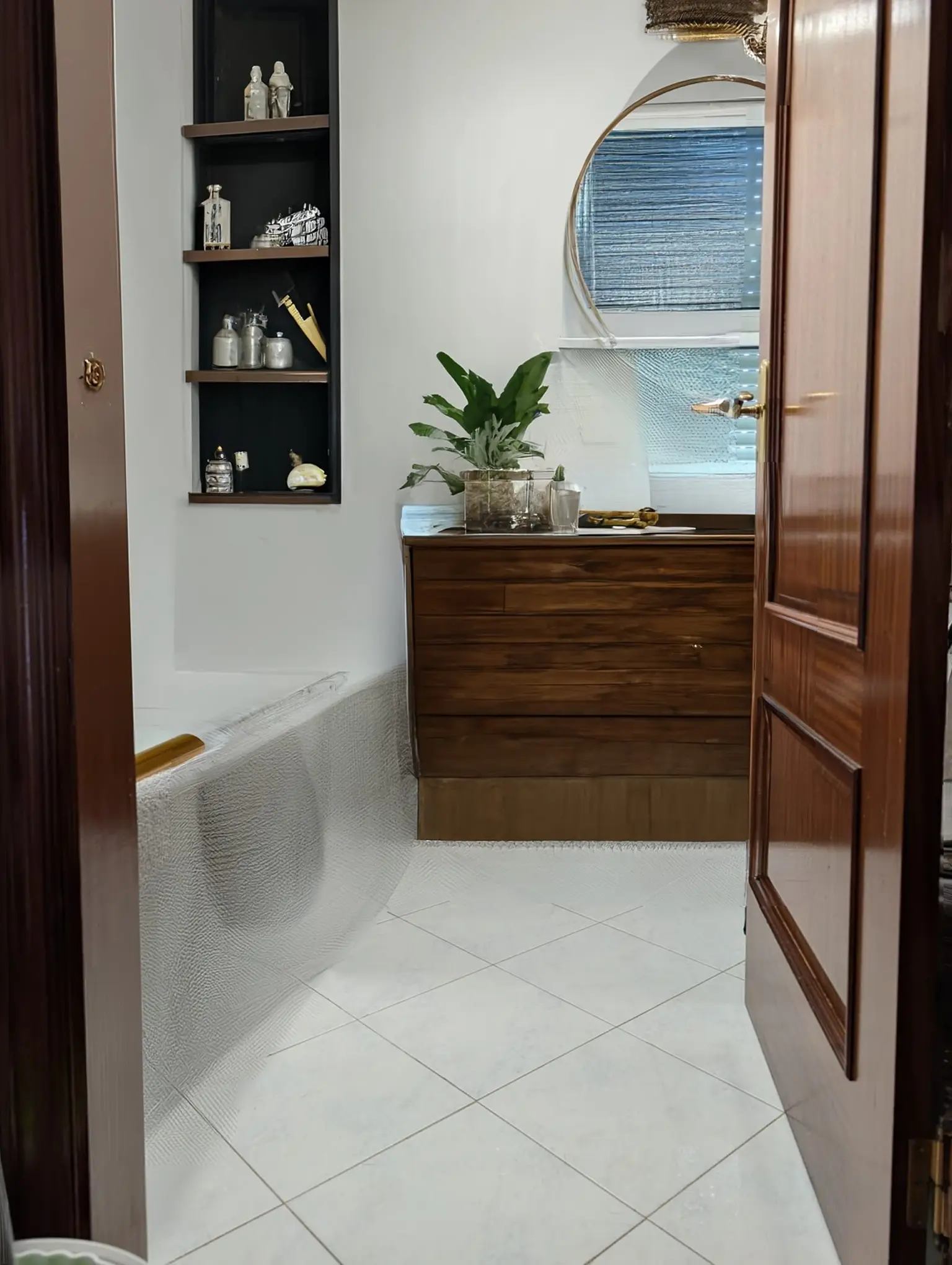 Modern Bathroom Design with Smart Storage Enhancements